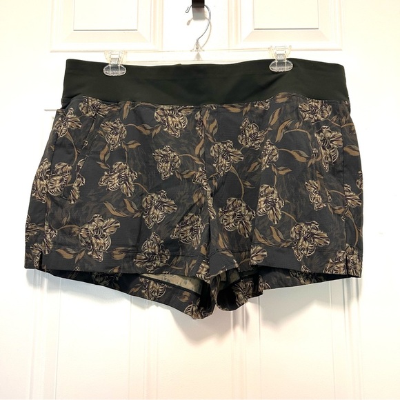 Athleta Black and Brown Athletic Shorts with Structured Fit SZ 20 - Picture 1 of 5